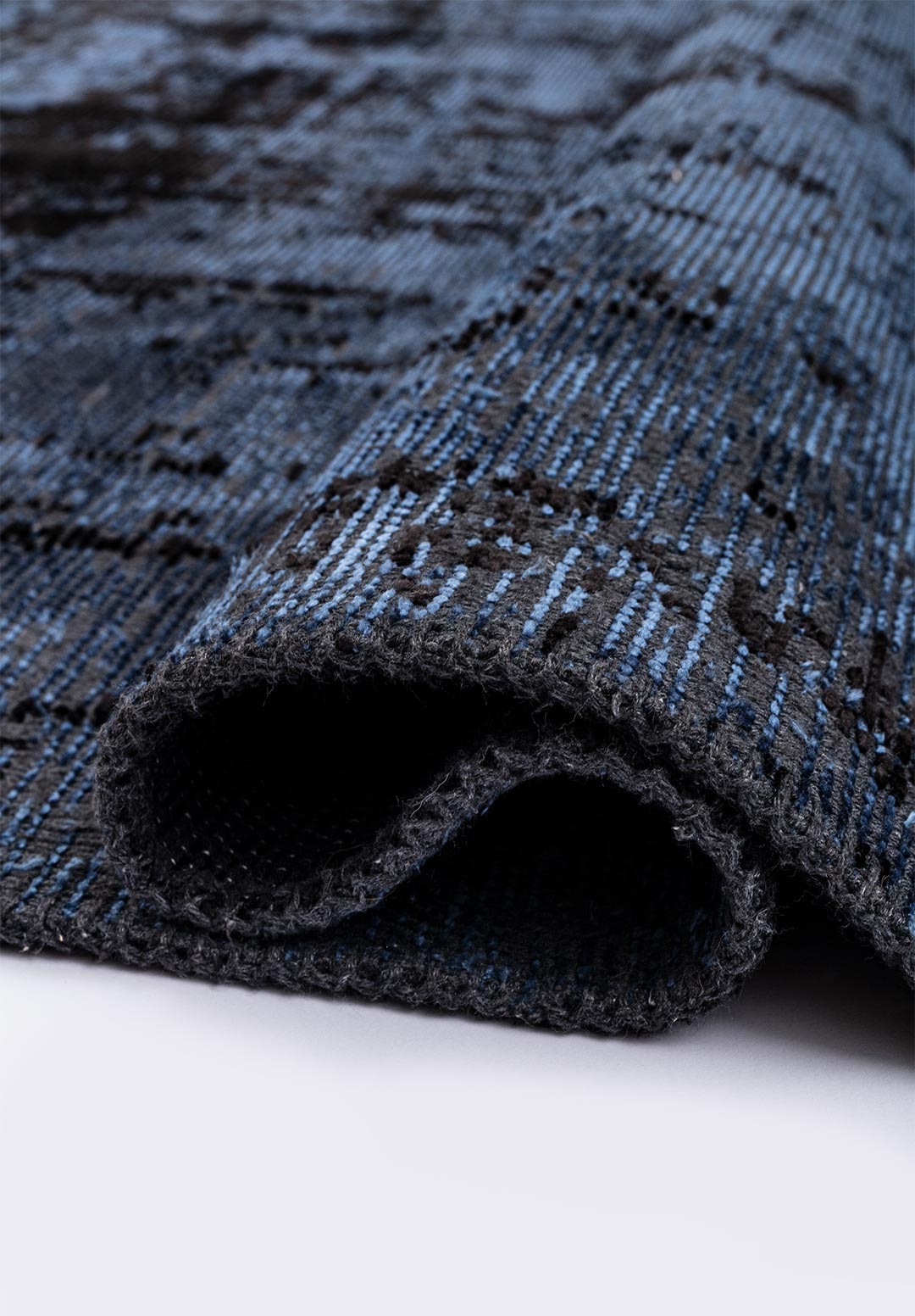 DISCRETE BLACK - NAVY BLUE RUG