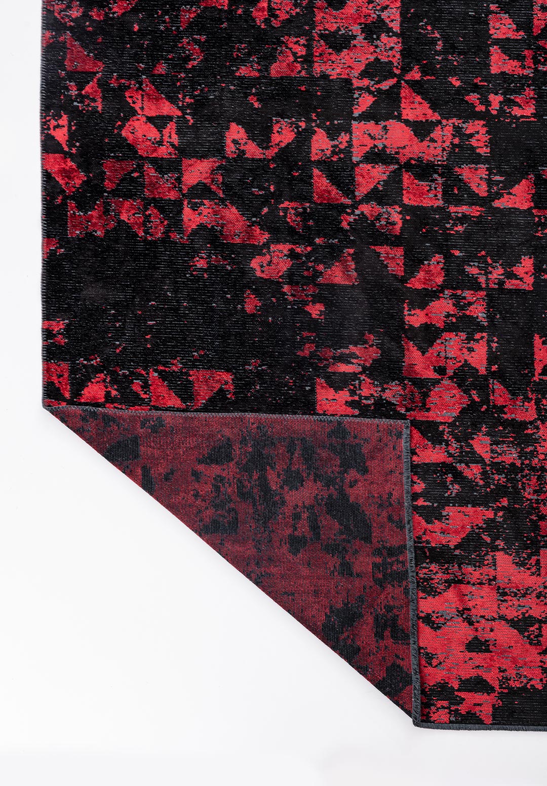 TRIANGLE BLACK- RED RUG