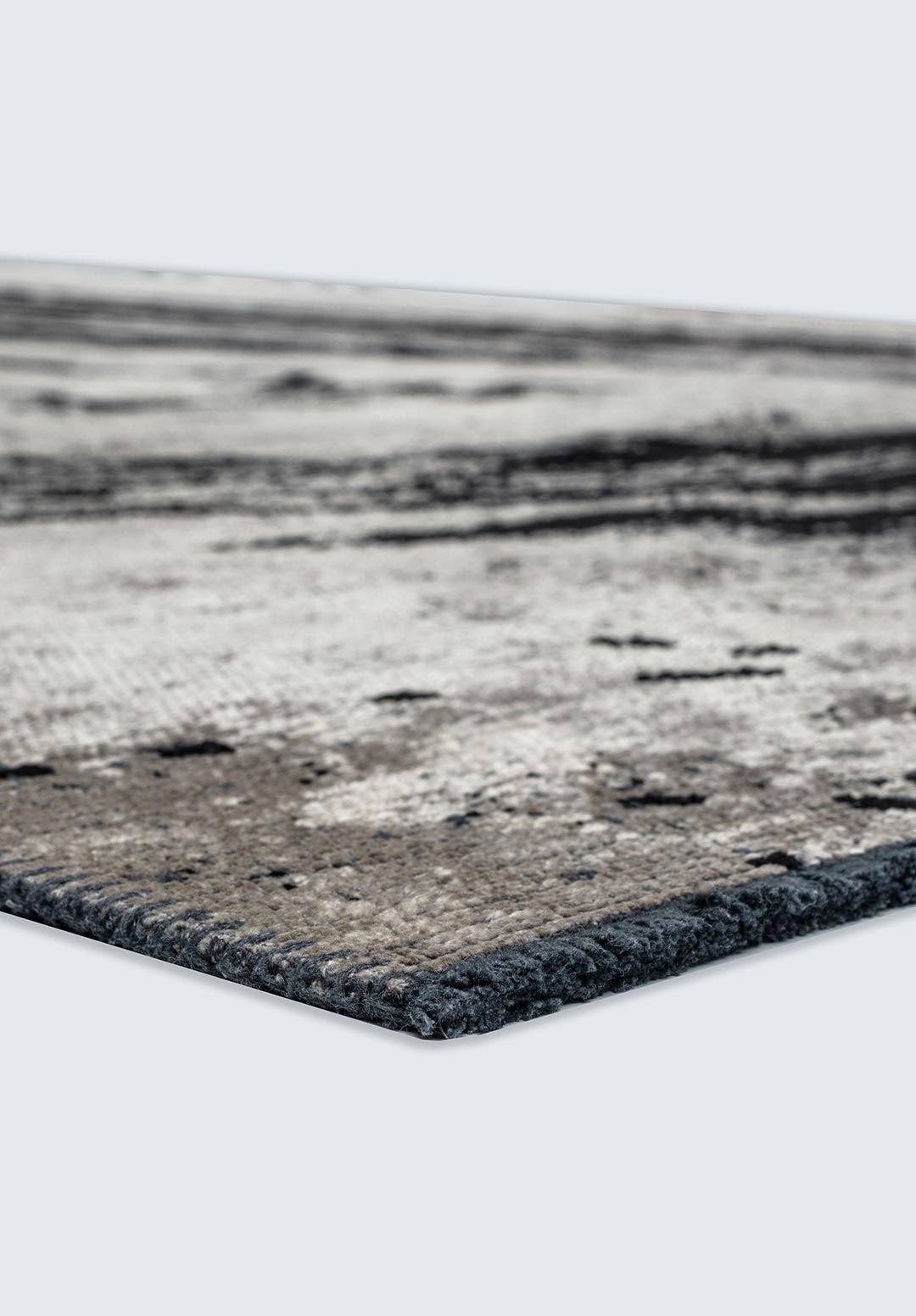 SMOKE BLACK - CREAM RUG