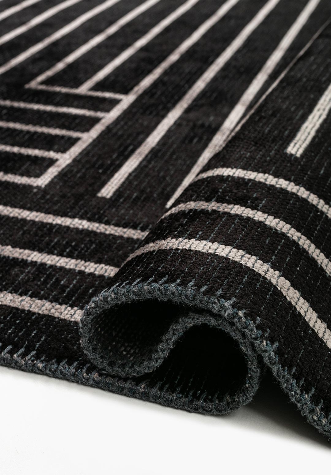 TRAP LIGHT GREY - BLACK RUG