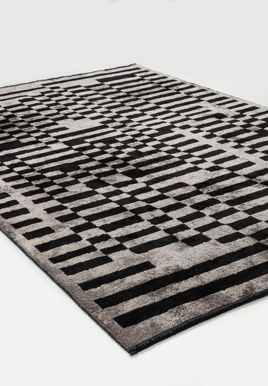 DOMINO BLACK - CREAM RUG