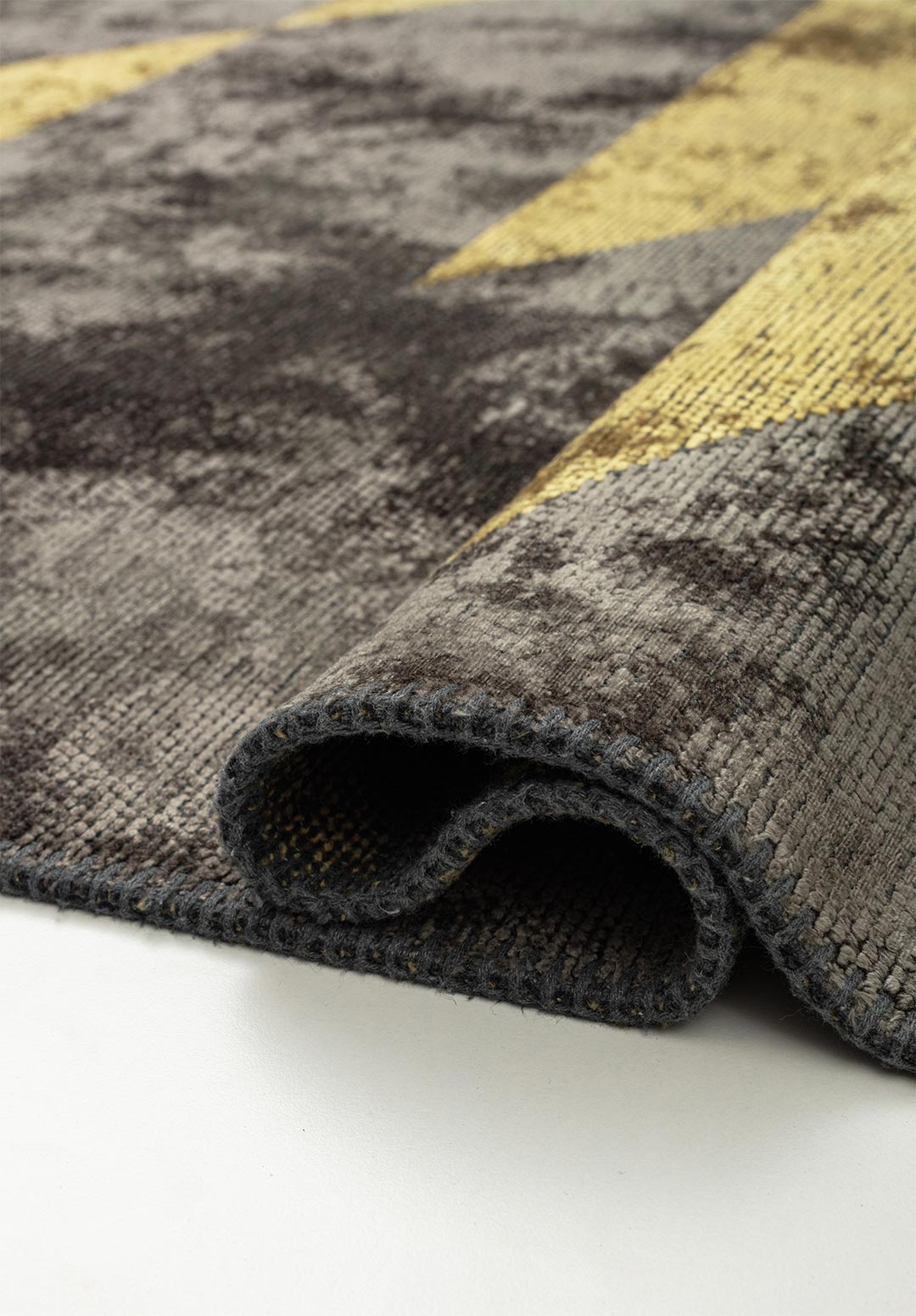 SYMMETRY ANTHRACITE - GOLD RUG