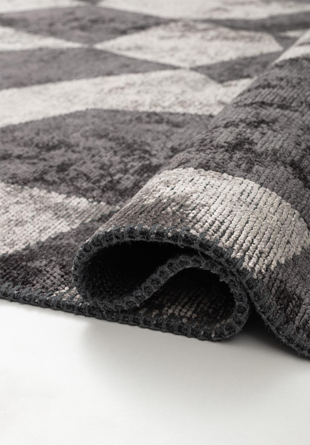 FLAG CHARCOAL - CREAM RUG